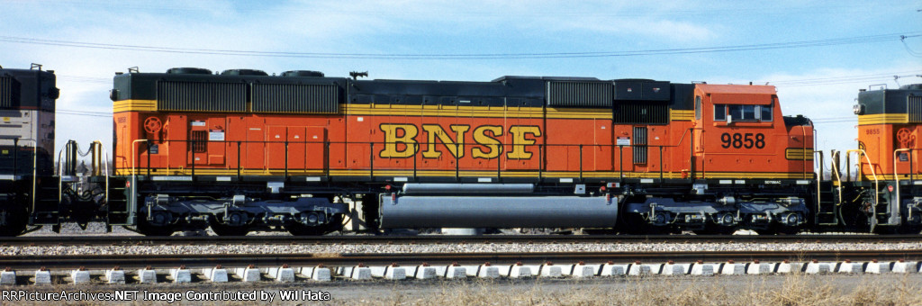 BNSF SD70MAC 9858